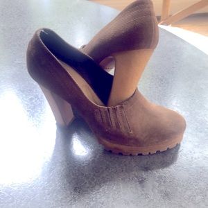 Prada camel suede heel shoes